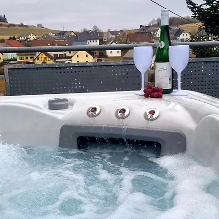 Wellnesshaus Dorfblick Mit Outdoor-jacuzzi Und Infrarotkabine, Neu! * Dreis-Brück