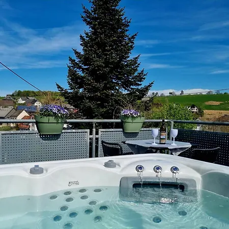 Holiday home Wellnesshaus Dorfblick Mit Outdoor-jacuzzi Und Infrarotkabine, Neu! Dreis-Bruck