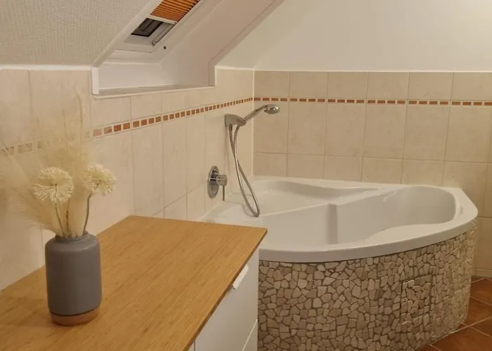 Wellnesshaus Dorfblick Mit Outdoor-jacuzzi Und Infrarotkabine, Neu! Dreis-Brück