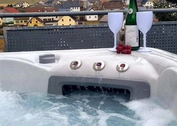 Wellnesshaus Dorfblick Mit Outdoor-jacuzzi Und Infrarotkabine, Neu! * Dreis-Brück